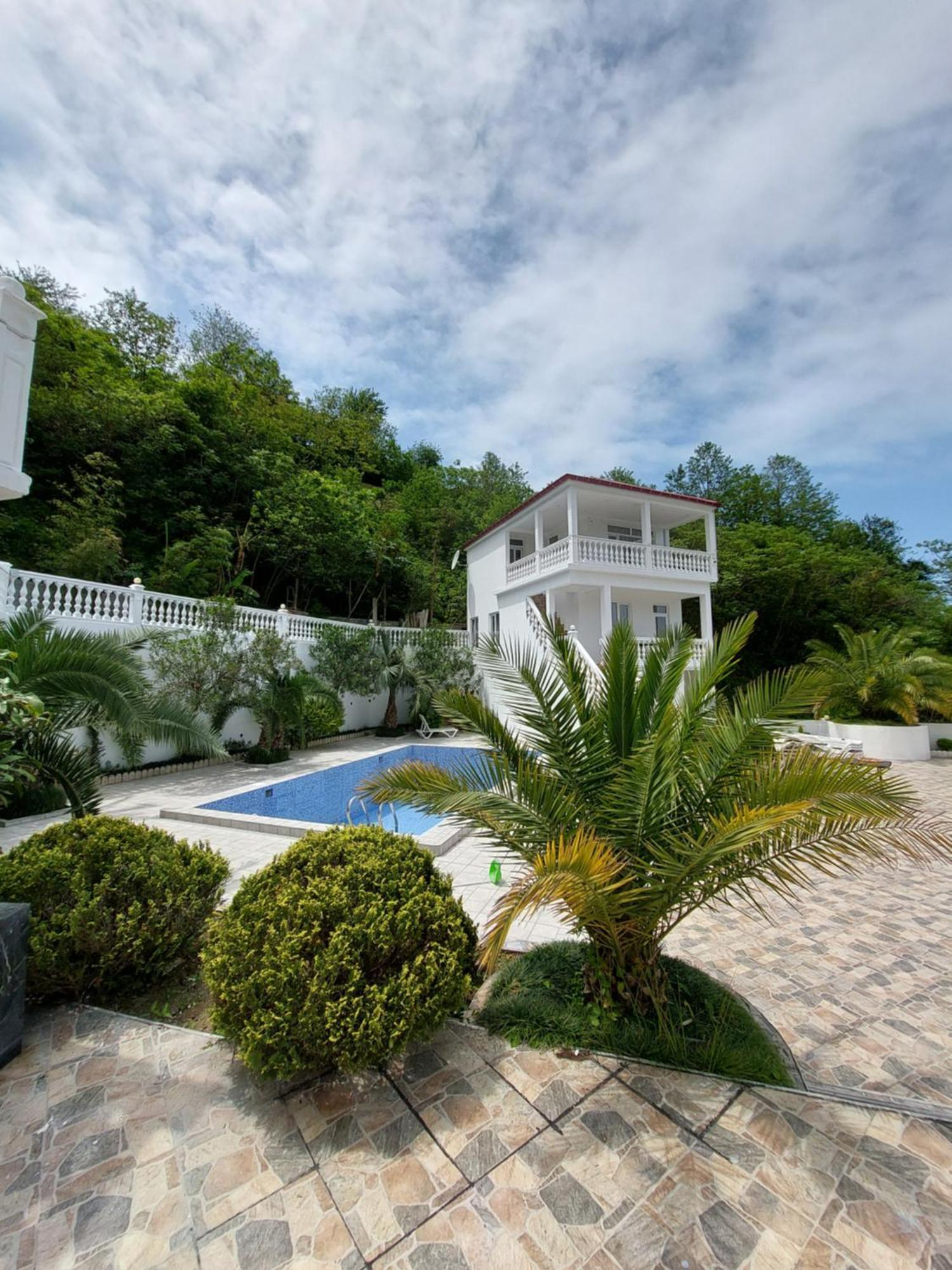 Zura Palace Hotel 4*