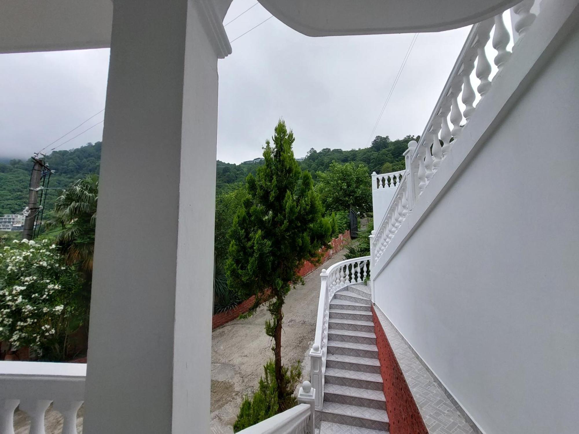 Zura Palace Hotel 4*