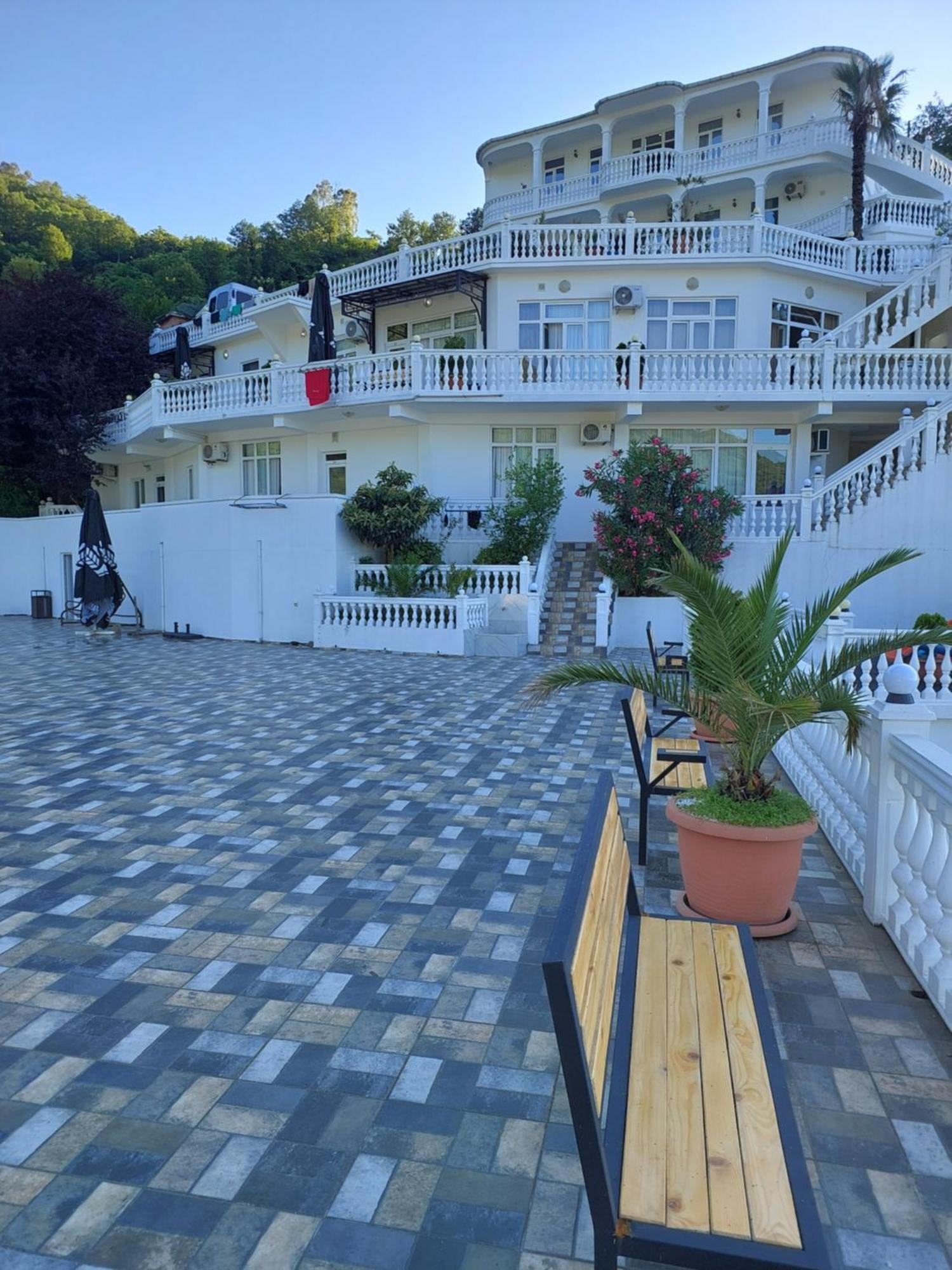 Zura Palace Hotel 4*