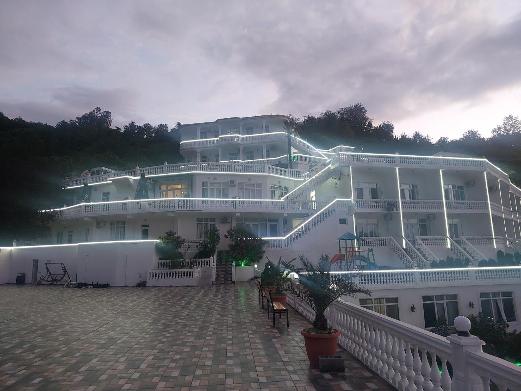 Hotel Zura Palace